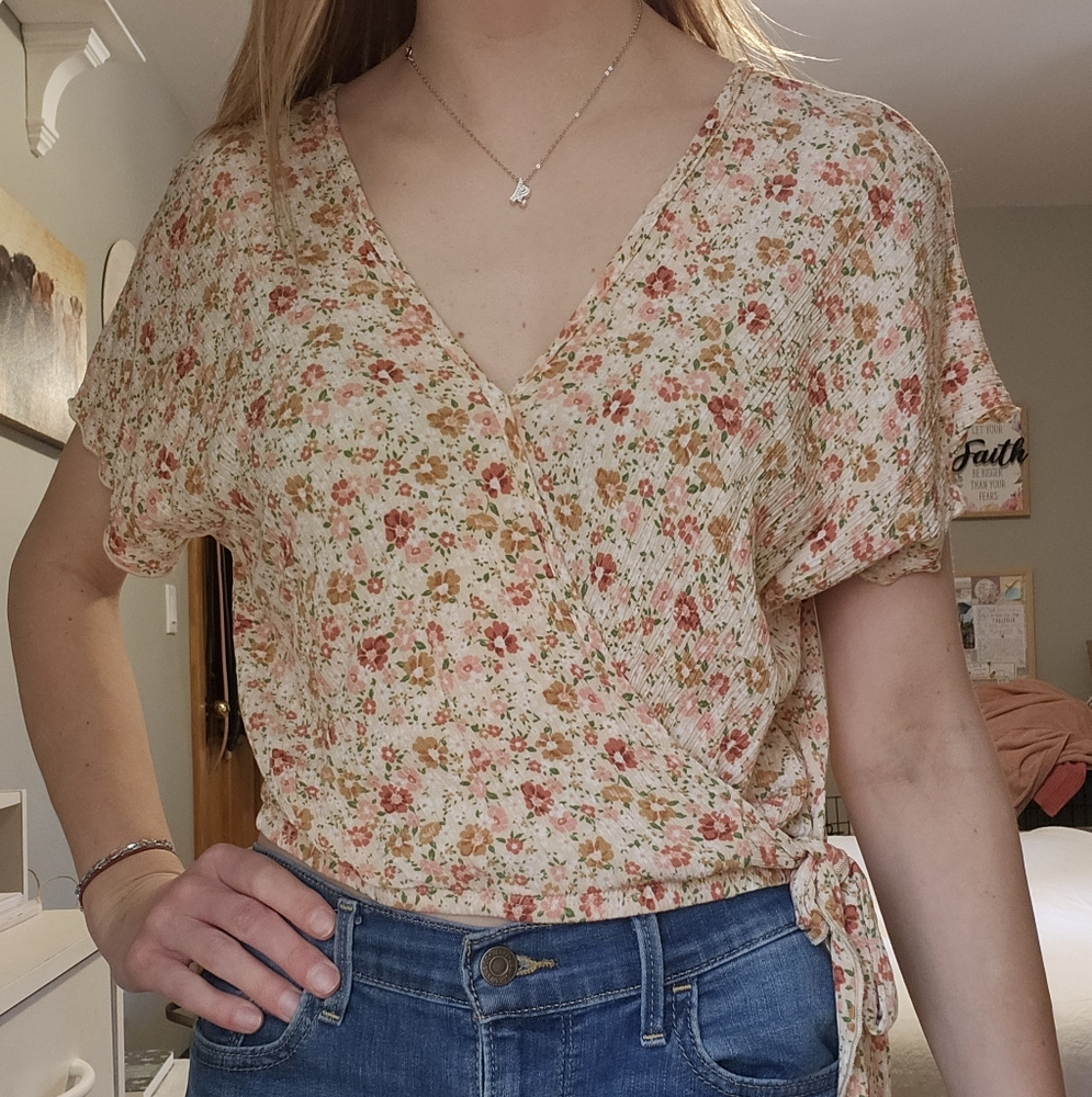 M Floral Wrap Top - Cream And Pink